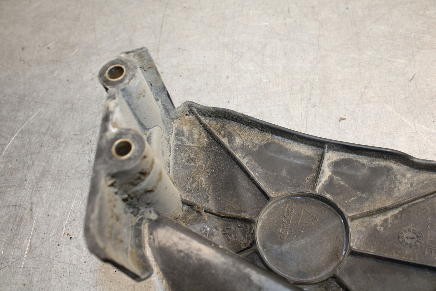 09-11 TRIUMPH DAYTONA 675 ENGINE SPROCKET COVER BB652