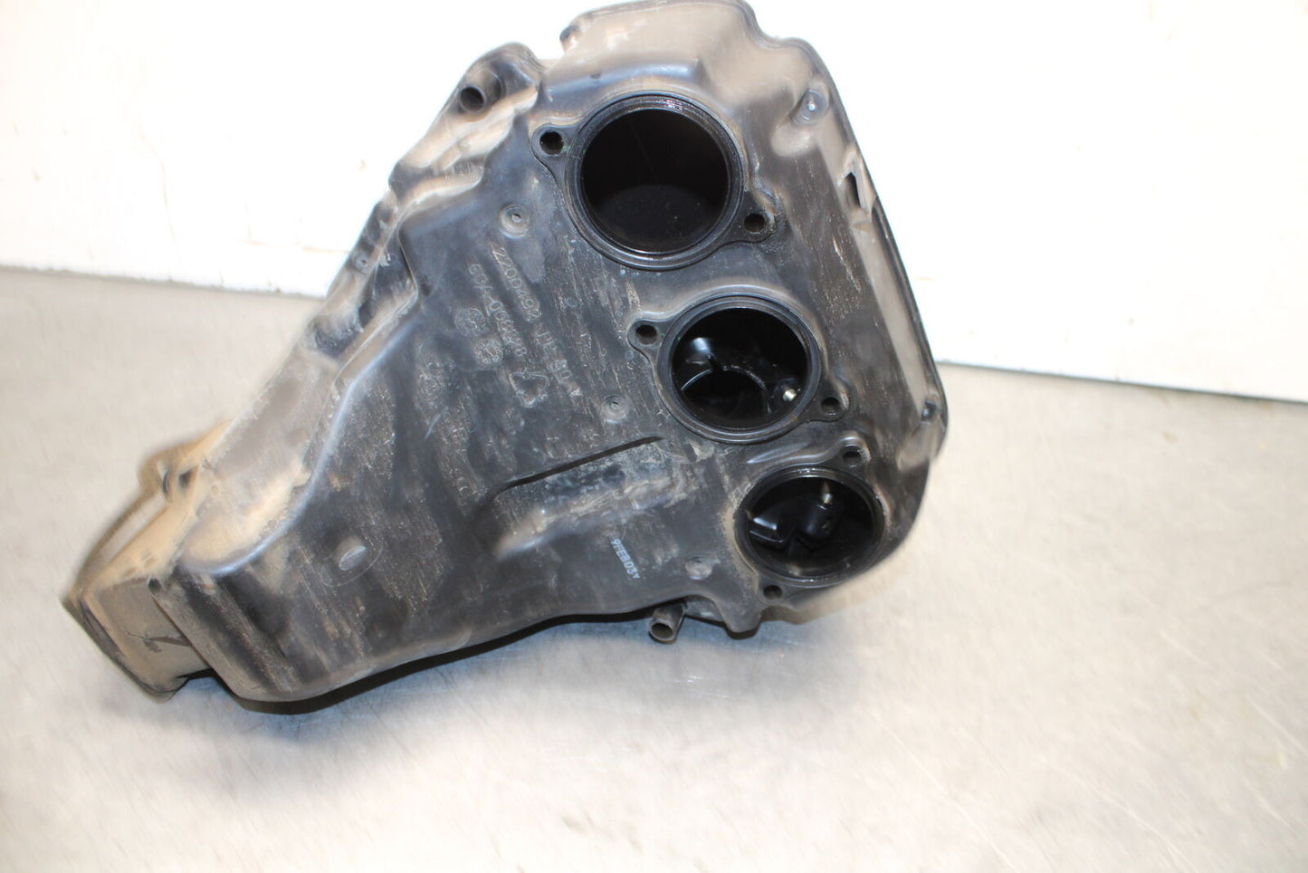 09-11 TRIUMPH DAYTONA 675 AIRBOX AIR INTAKE FILTER BOX BB652