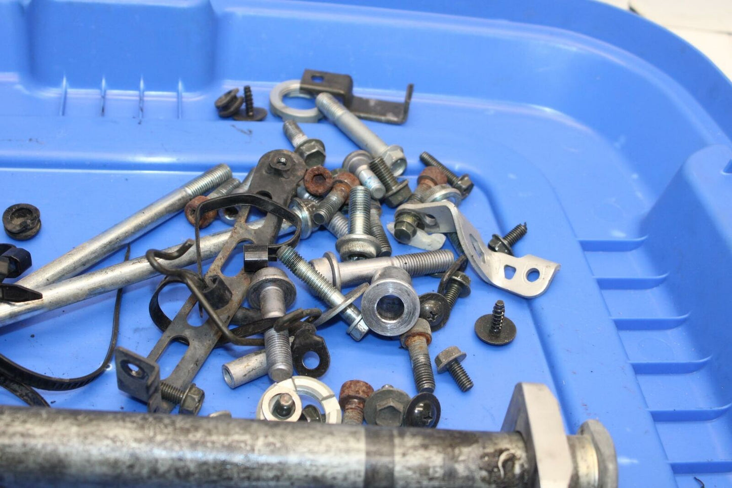 04-05 SUZUKI GSXR600 HARDWARE BB18