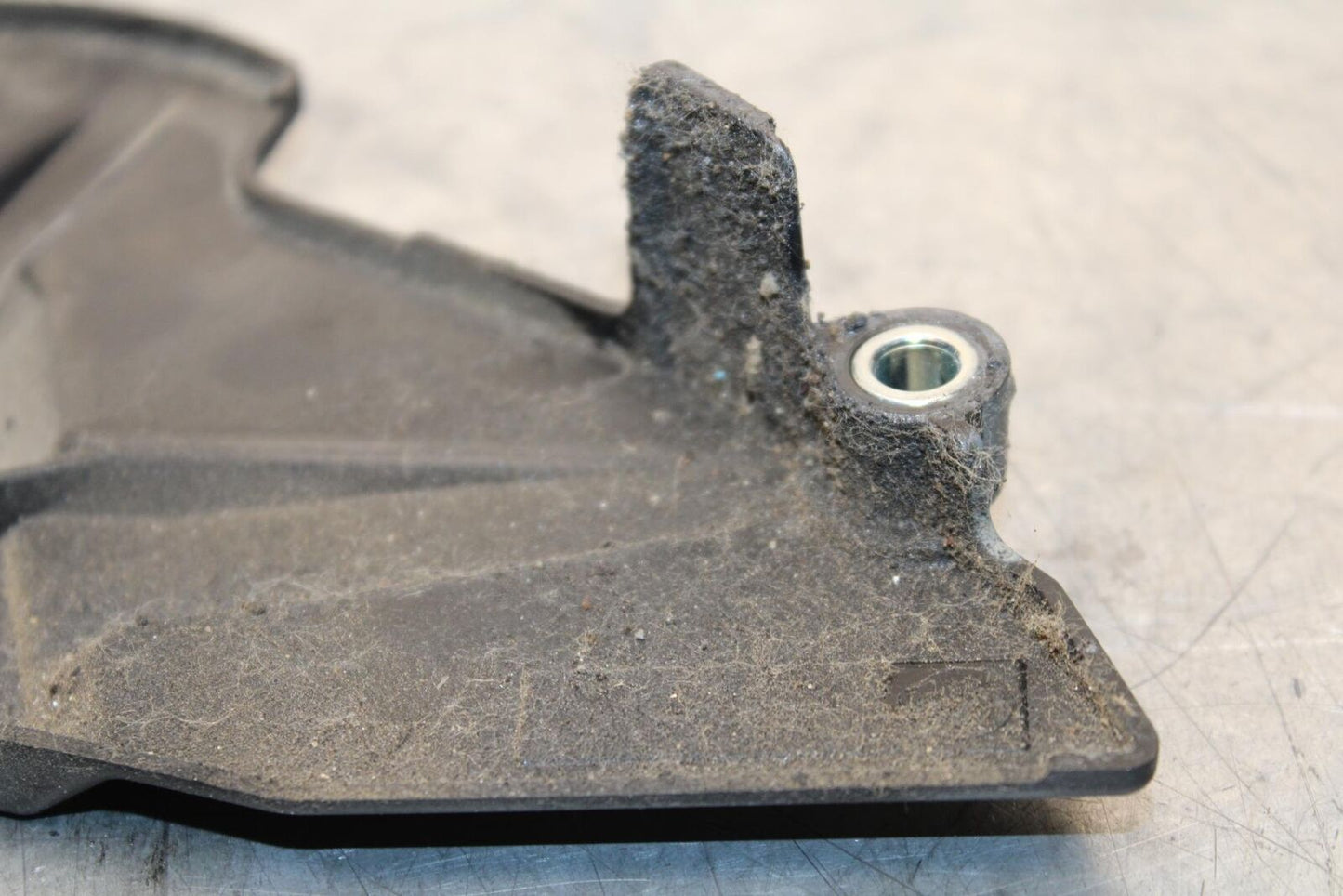 20 SUZUKI GSXR 1000 ENGINE SPROCKET COVER BB597