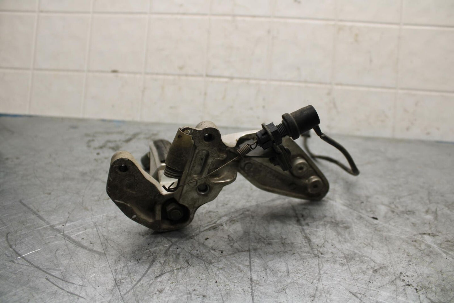 96-07 YAMAHA YZF600R RIGHT REARSET REAR SET DRIVER FOOT PEG REST BB427 THUNDERC