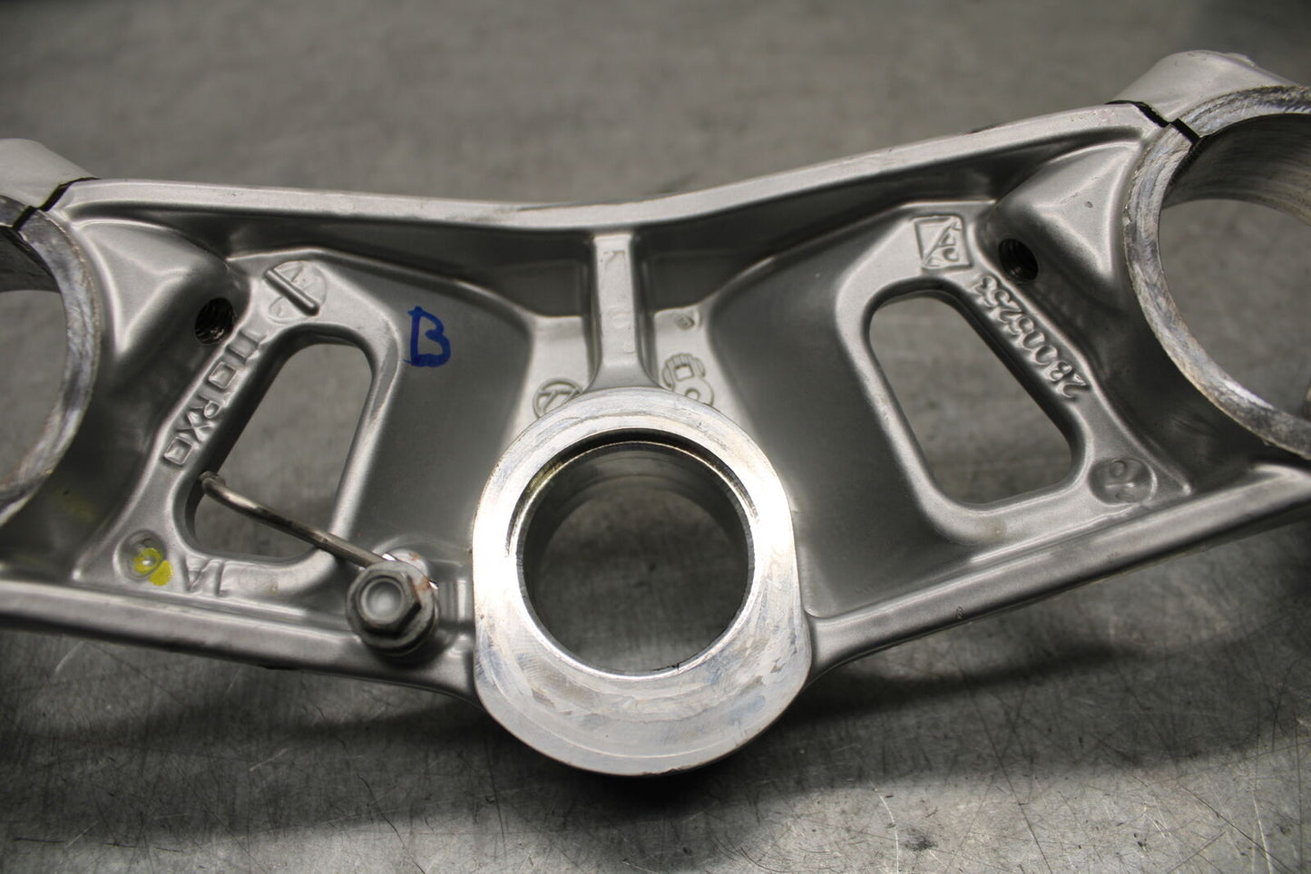 20-23 APRILIA RS660 FORKS UPPER TRIPLE TREE CLAMP BB643