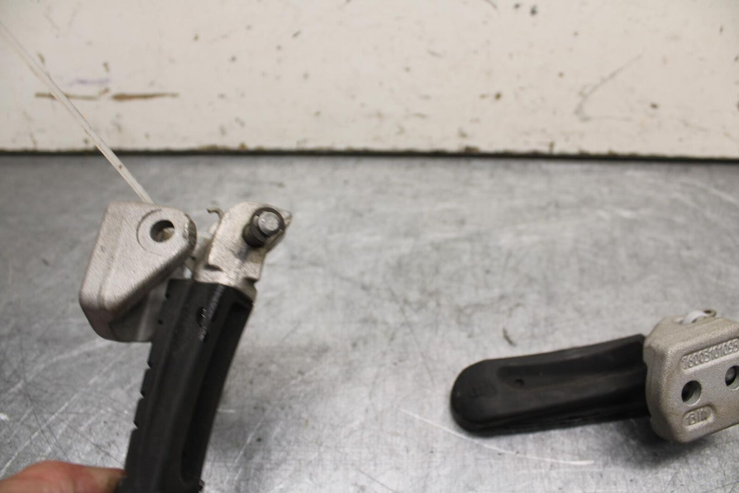 16-18 KTM 690 DUKE REAR BACK PASSENGER PEG SET PAIR BB631