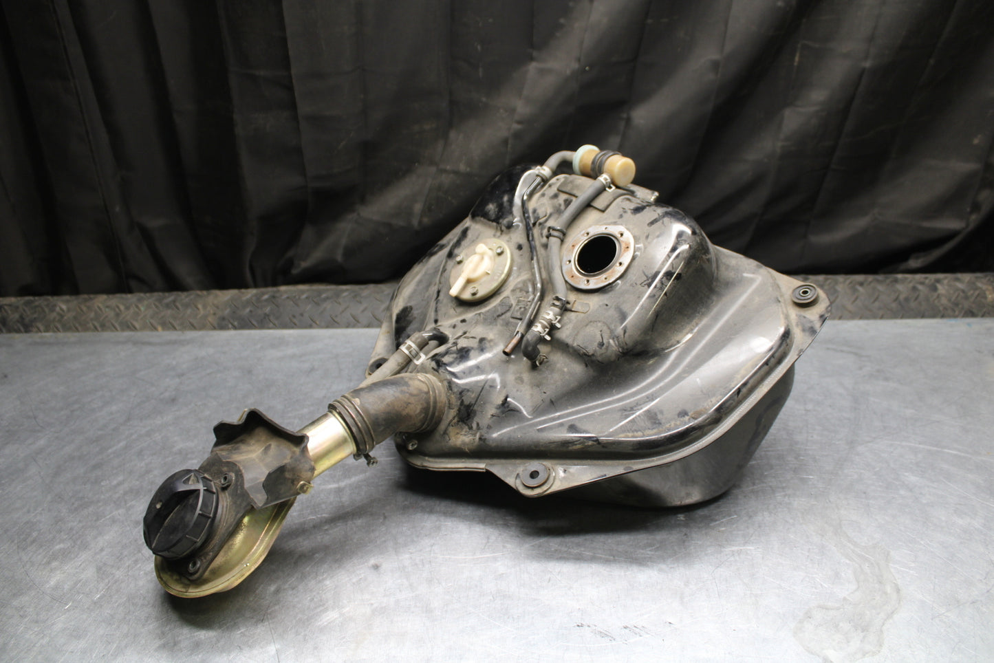 00 SUZUKI INTRUDER 1500 VL1500 GAS TANK FUEL PETROL RESERVOIR BB761