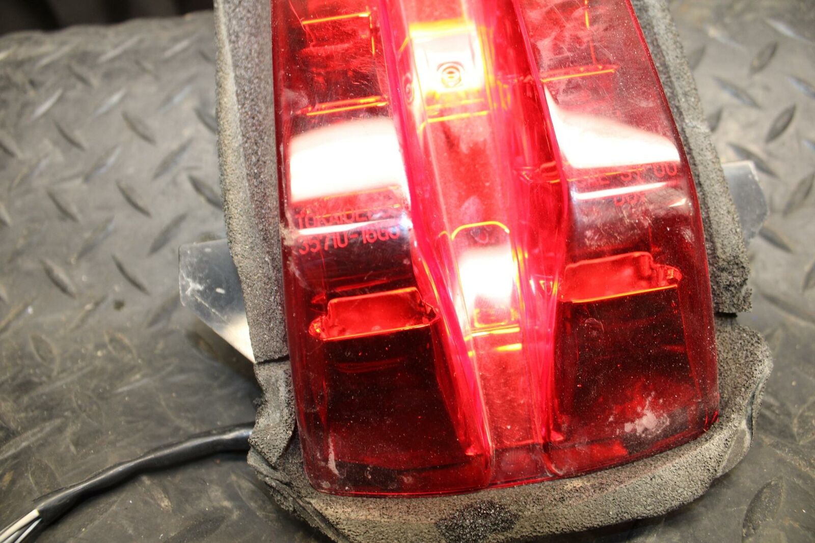 03 SUZUKI SV650S REAR TAIL TAILLIGHT BACK BRAKE LIGHT BB219