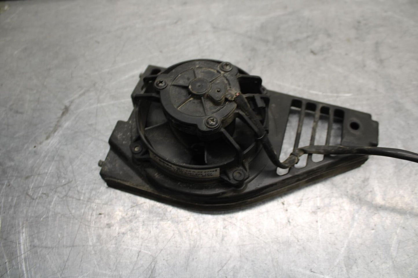 16-18 KTM 690 DUKE ENGINE RADIATOR COOLING FAN BB631