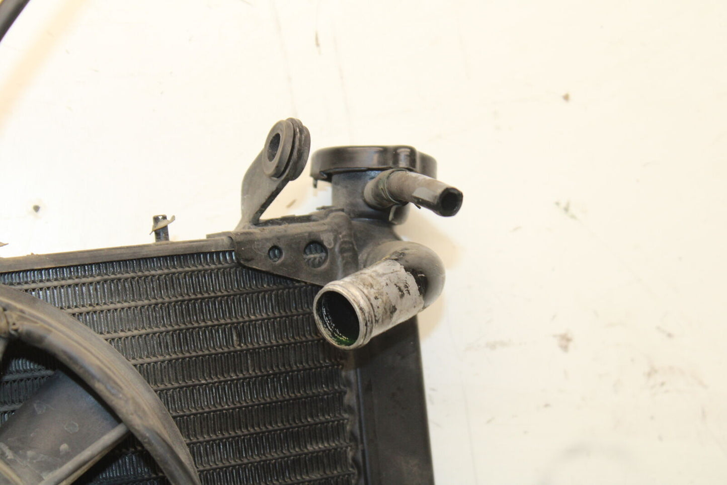 03-04 TRIUMPH DAYTONA 600 ENGINE RADIATOR MOTOR COOLER COOLING RADIATER BB745