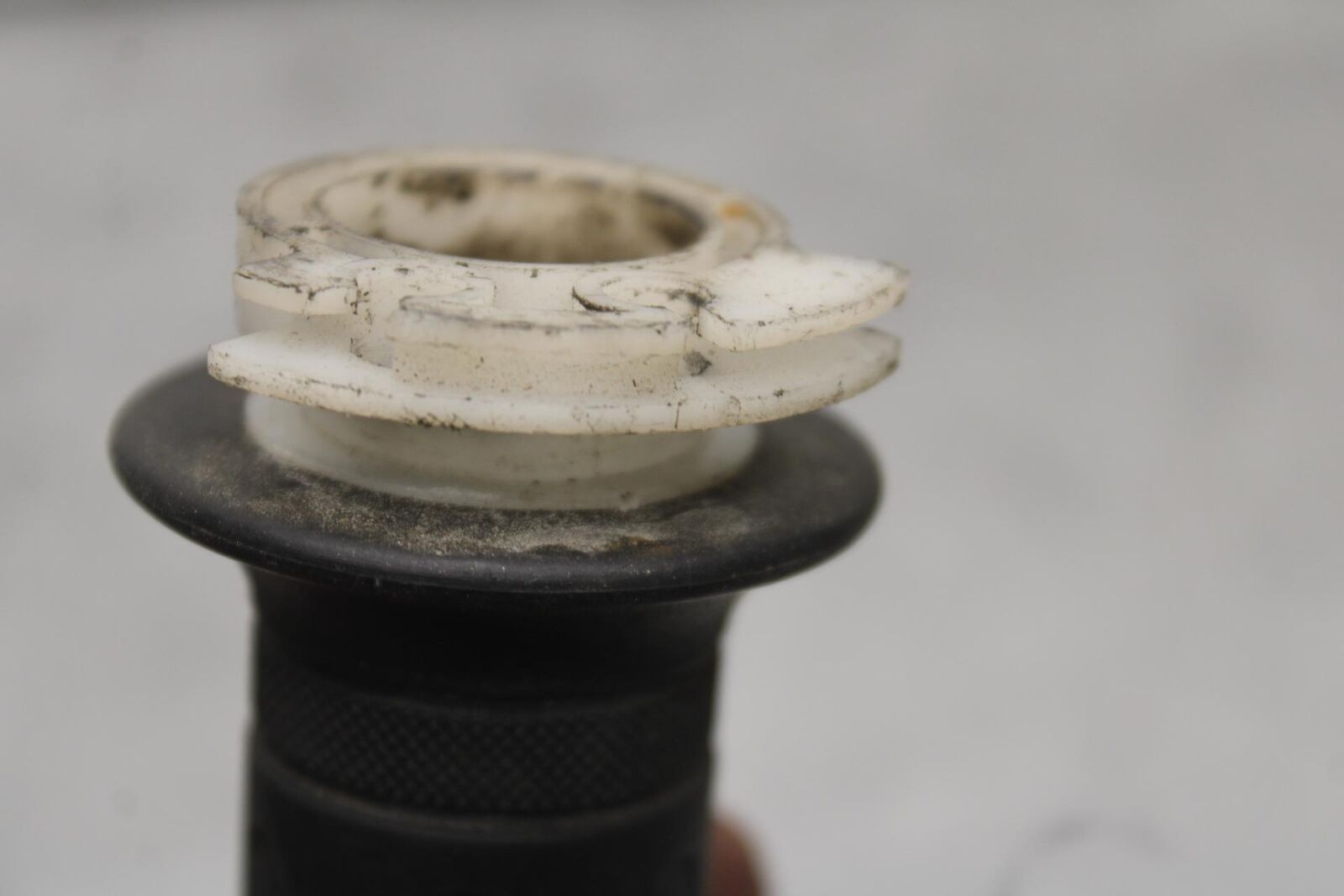 01-03 SUZUKI GSXR600 RIGHT THROTTLE GRIP BB639