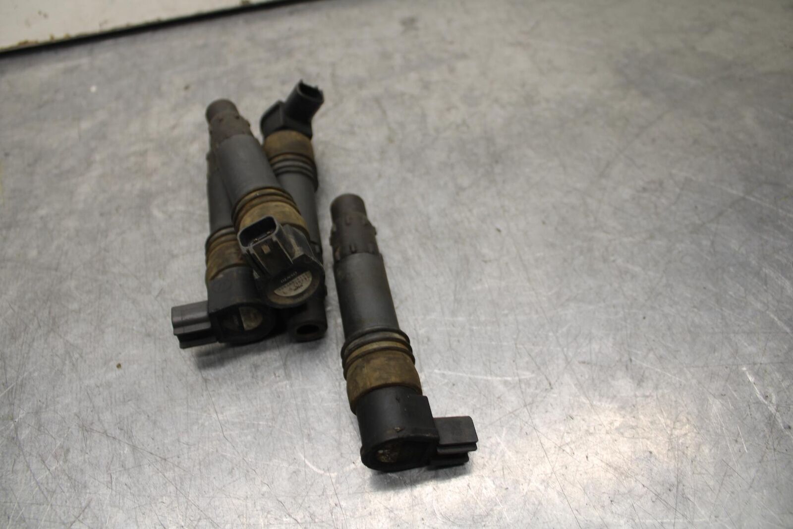 01 SUZUKI GSXR1000 IGNITION  COIL SPARK PLUG CAPS 33410-35F00 33410-35F10 BB100