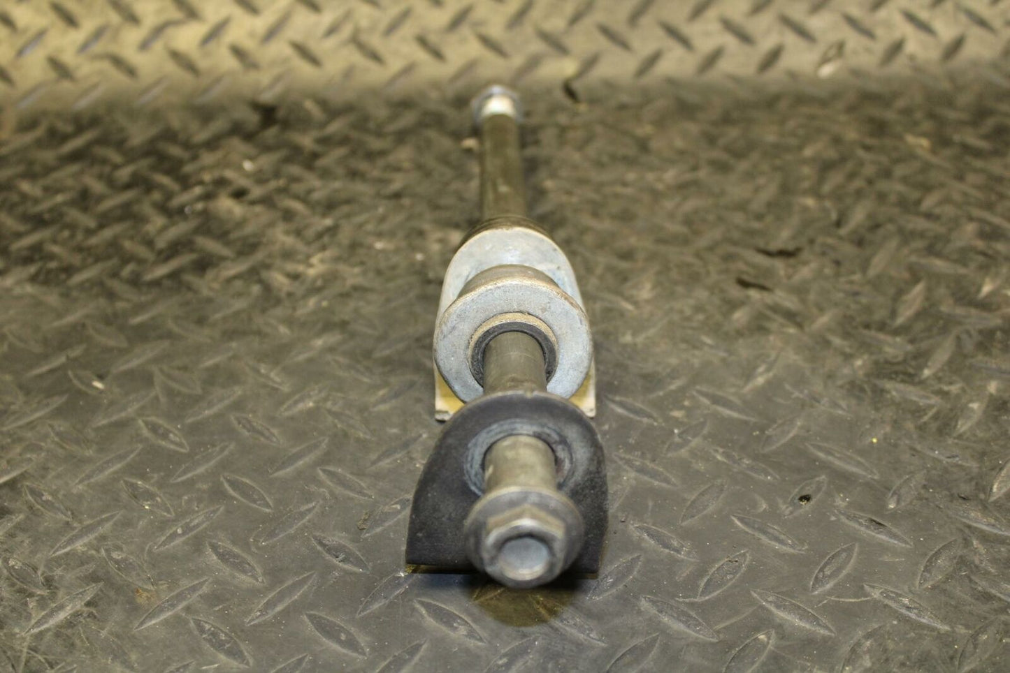 05-06 SUZUKI KATANA 750 GSX750F REAR AXLE BACK WHEEL RIM PIVOT BOLT AXEL bb166