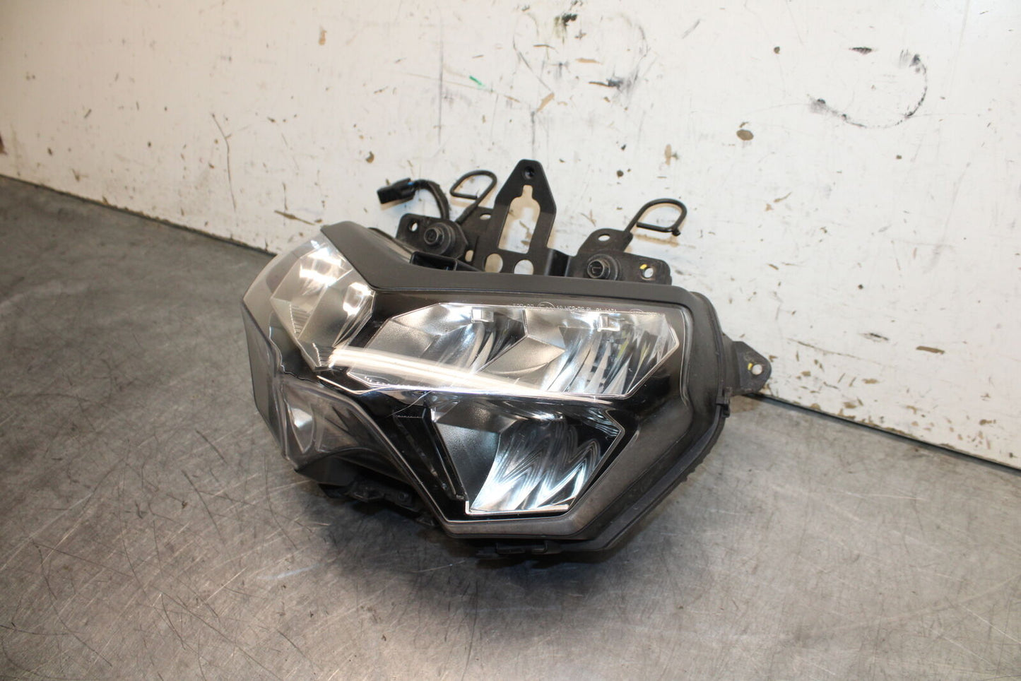 19-22 KAWASAKI Z400 FRONT HEADLIGHT HEAD LIGHT LAMP BB738