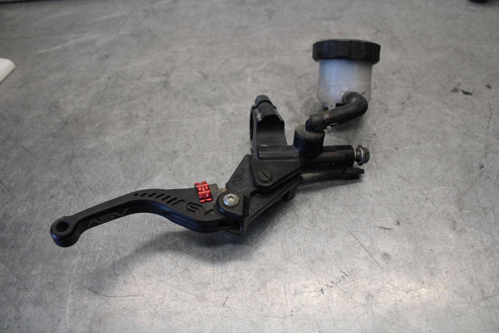03-07 SUZUKI SV1000S AFTERMARKET FRONT BRAKE MASTER CYLINDER w/ LEVER BB657