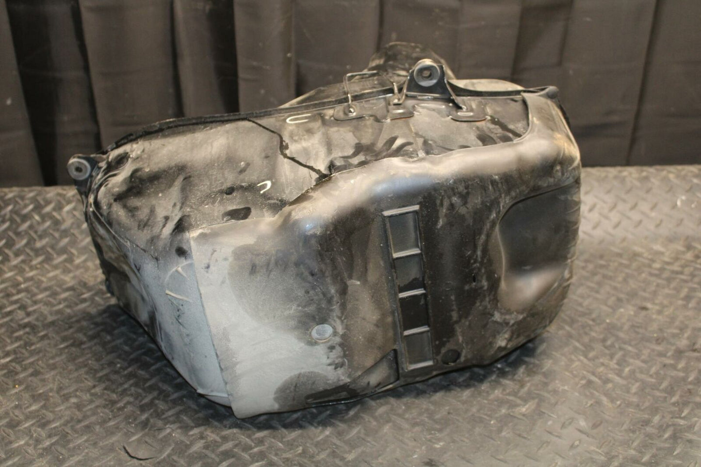 91-02 HONDA ST1100 GAS TANK FUEL CELL PETROL RESERVOIR BB222