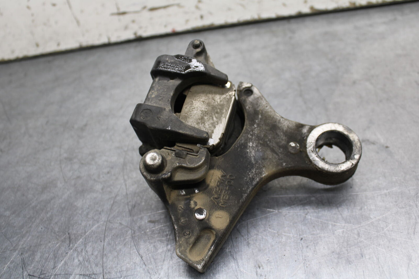 05-06 HONDA CBR600RR REAR BACK BRAKE CALIPER W MOUNT BRACKET BB739