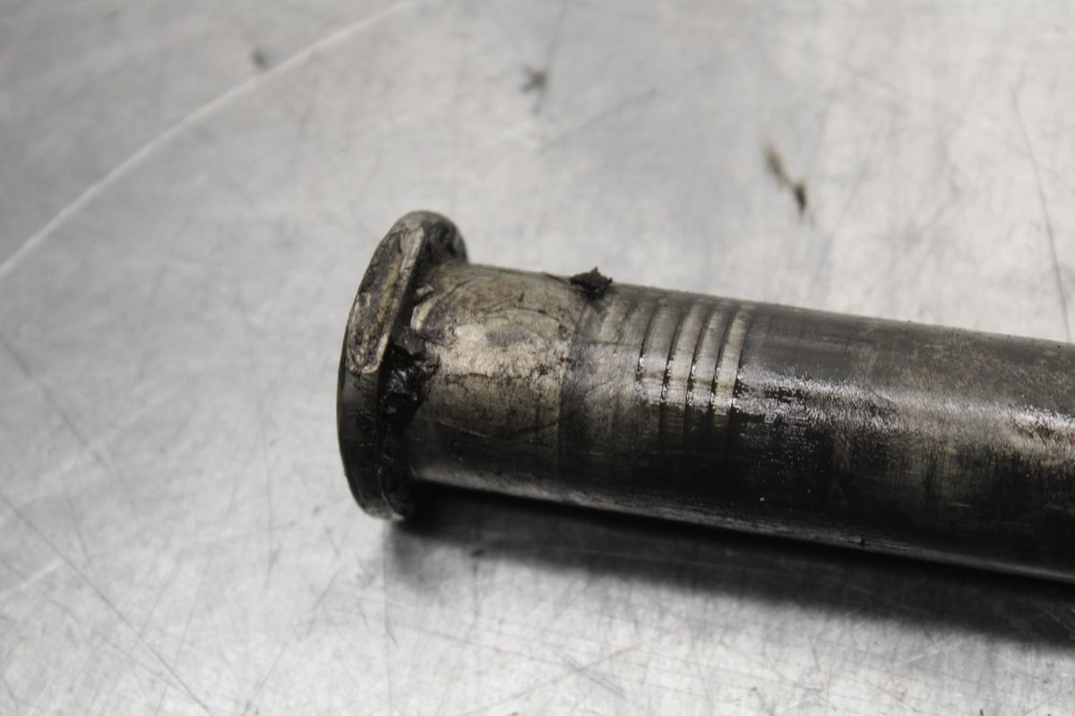 2007 Yamaha YZF R6 REAR AXLE BACK WHEEL RIM PIVOT BOLT 2C0-25381-10-00 BB590