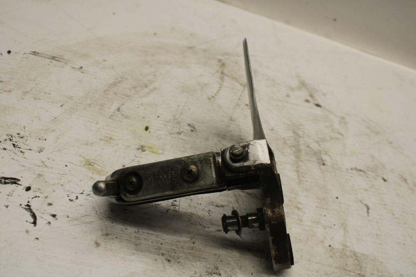 00-07 SUZUKI HAYABUSA LEFT REARSET REAR SET DRIVER FOOT PEG BRACKET MOUNT  BB281