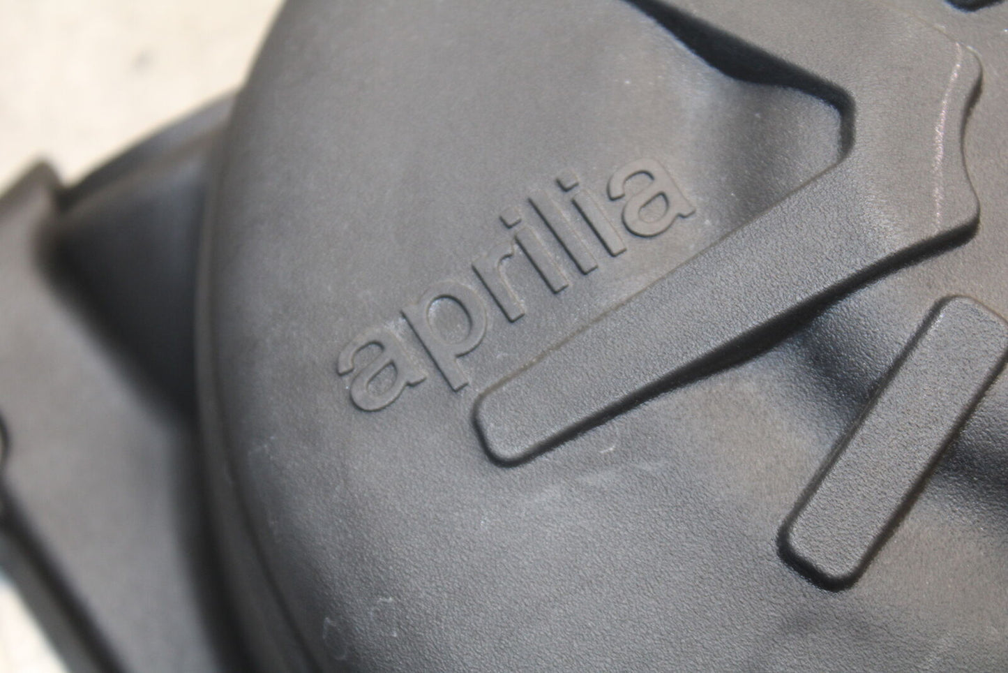 21-24 APRILIA RSV4 ENGINE COVER SHIELD GUARD SET BB668