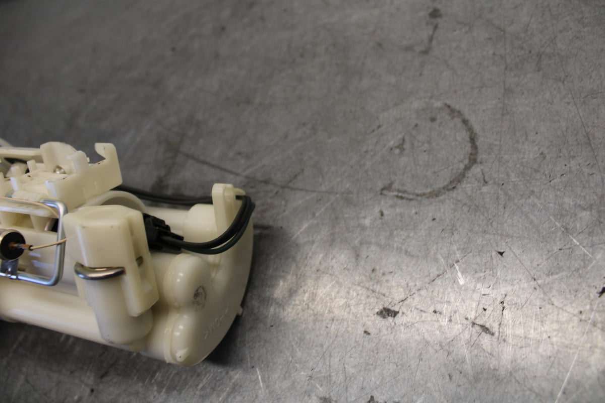 07-08 YAMAHA YZF R1 FUEL PUMP GAS PETROL SENDER UNIT 4C8-13907-01-00 BB676