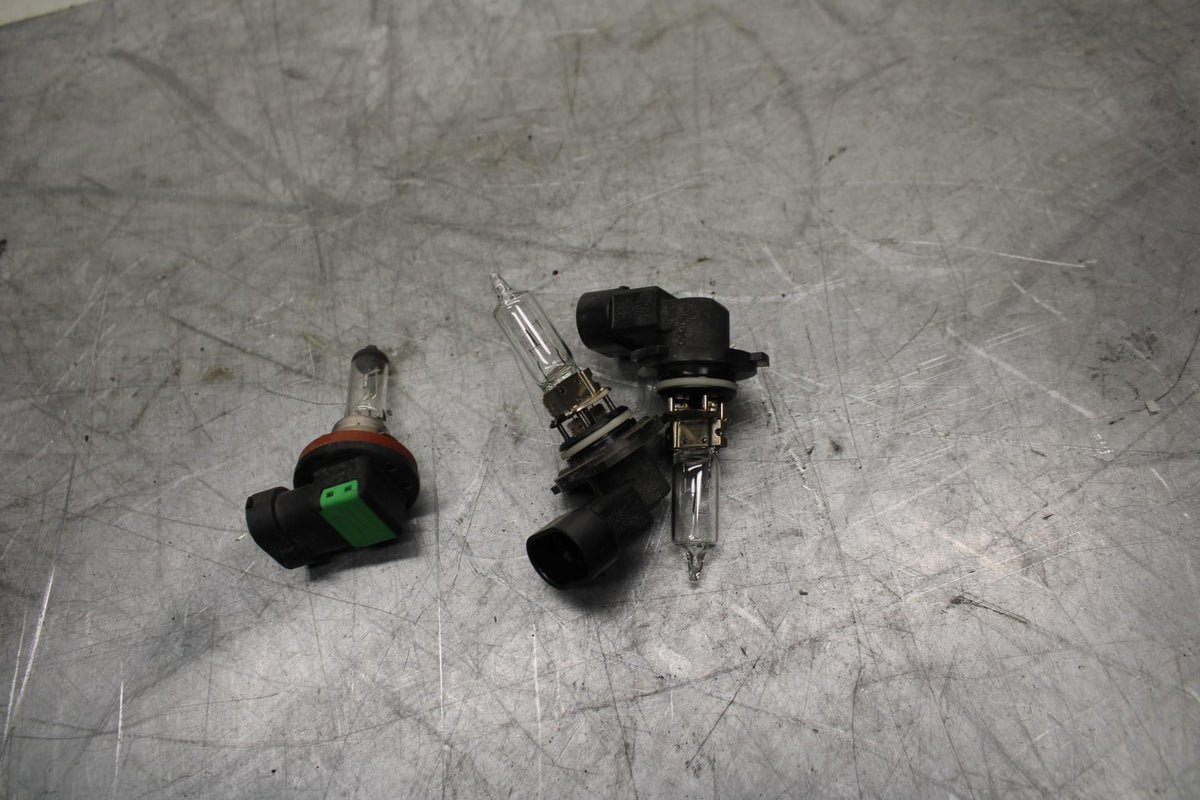 08-09 SUZUKI GSXR600 HEADLIGHT BULBS BB468