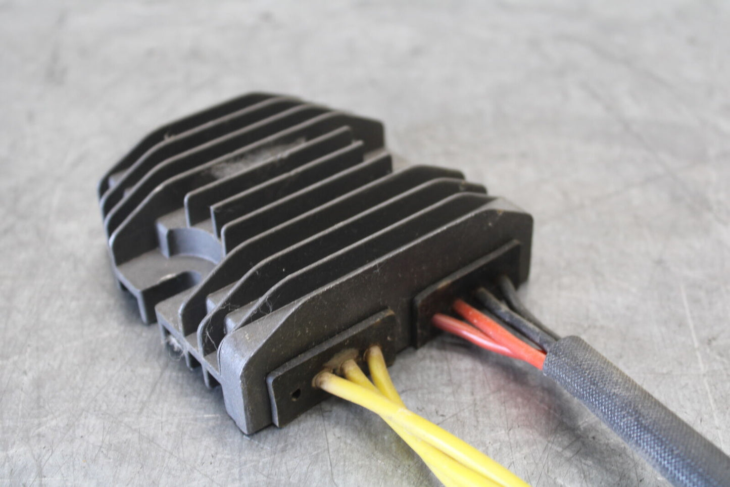 01-06 TRIUMPH TIGER 955I RECTIFIER VOLTAGE REGULATOR BB693