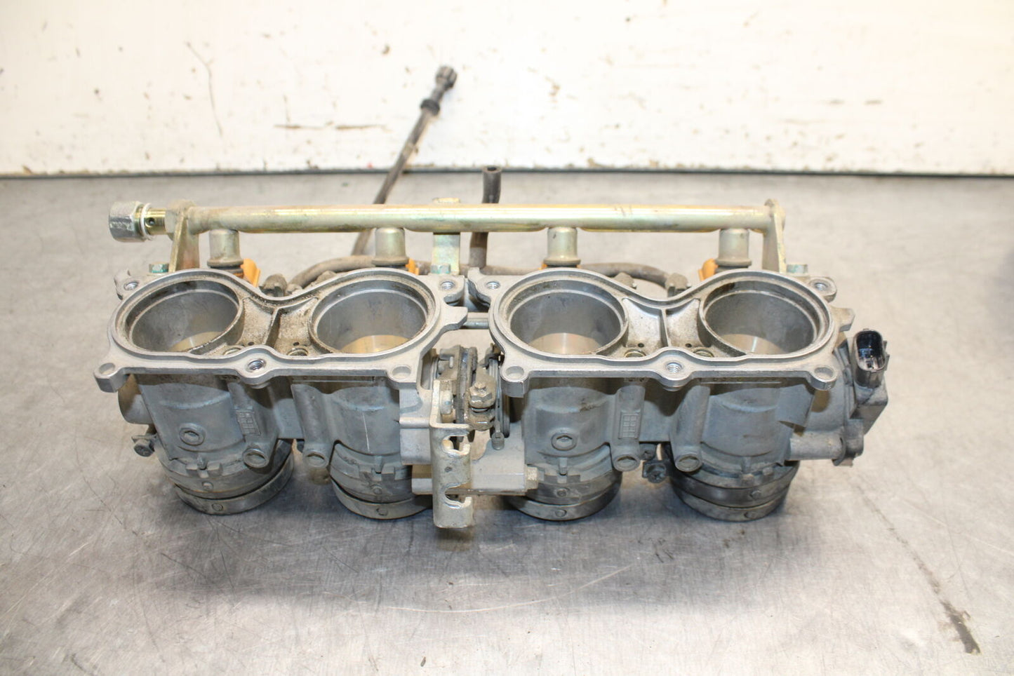 05-06 HONDA CBR600RR MAIN FUEL INJECTORS / THROTTLE BODIES BB739