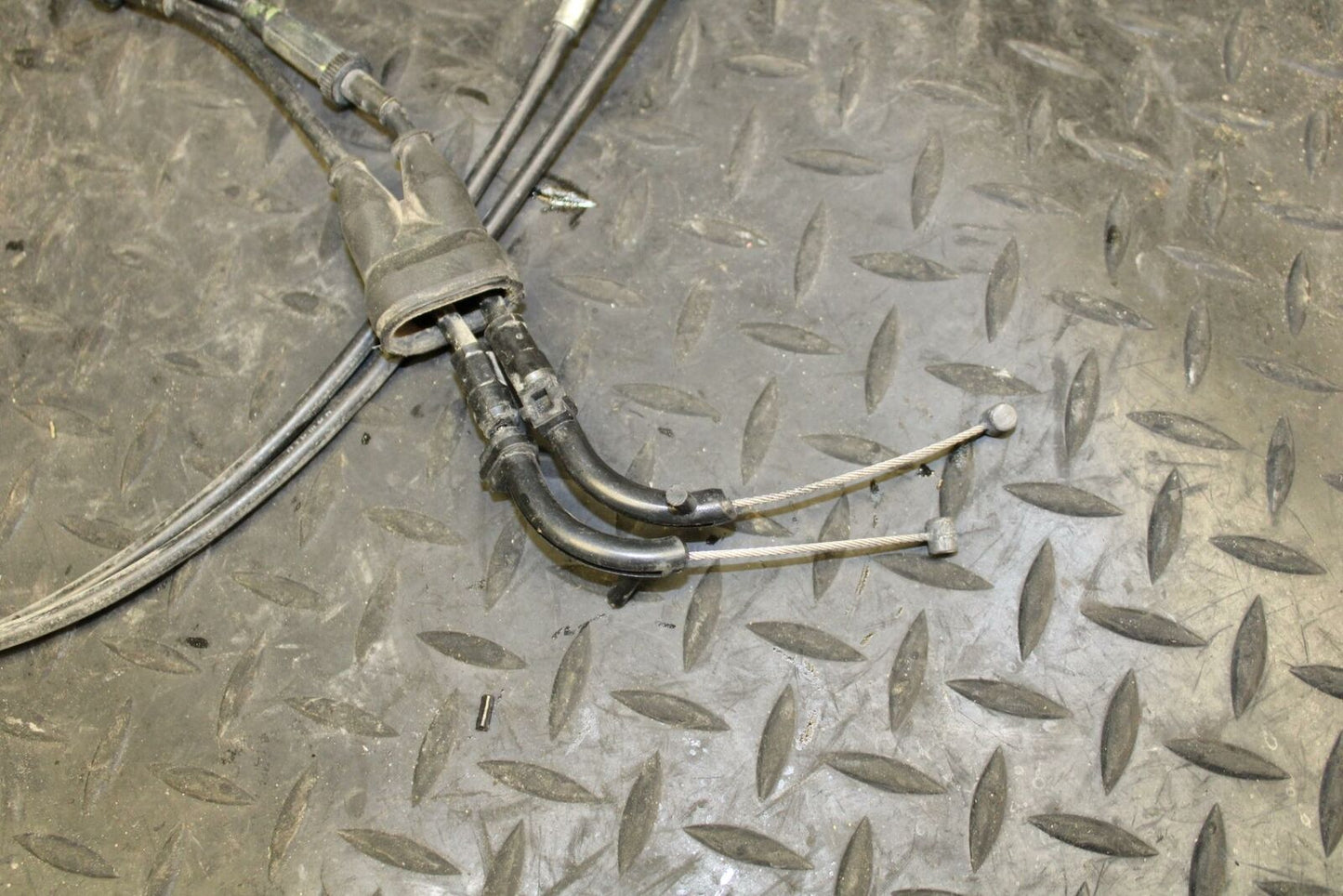 06-07 KAWASAKI NINJA ZX10R THROTTLE CABLES LINES BB186