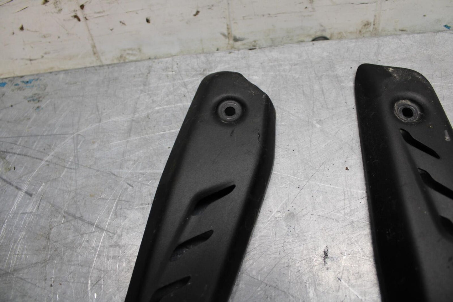 17-21 TRIUMPH STREET TRIPPLE R ABS RADIATOR COVER bb452