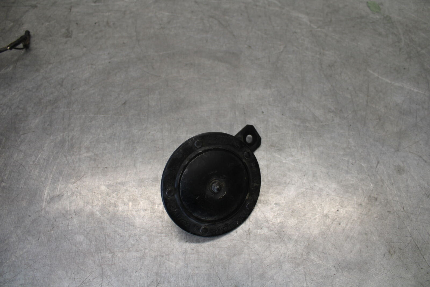 01-06 TRIUMPH TIGER 955I HORN SIGNAL BB693