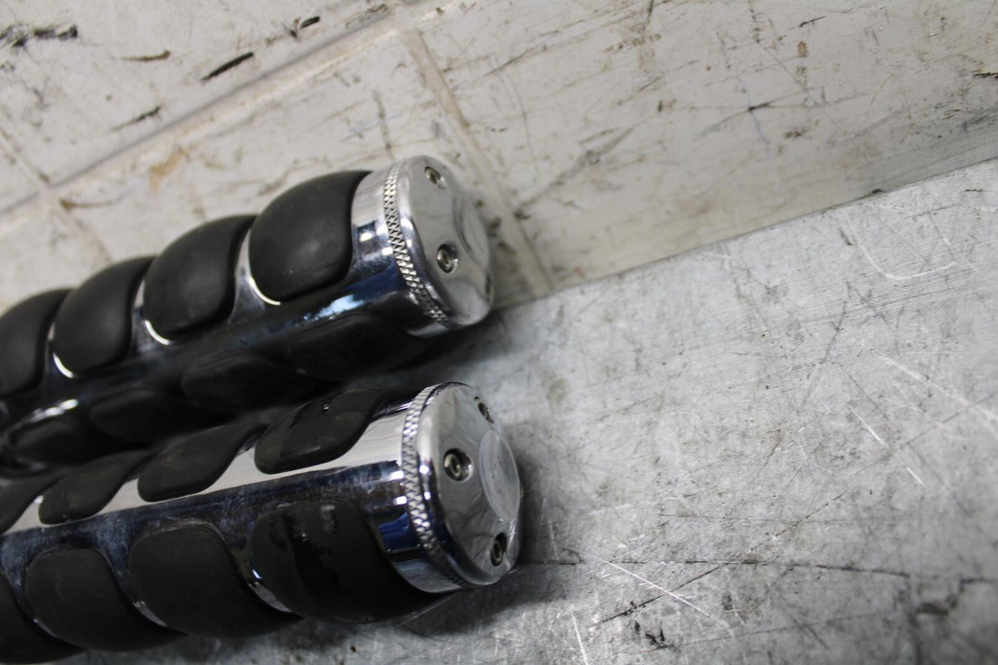 2007 Suzuki Boulevard M50 RIGHT LEFT CLIPON HANDLEBAR GRIPS GRIP PAIR SET BB537