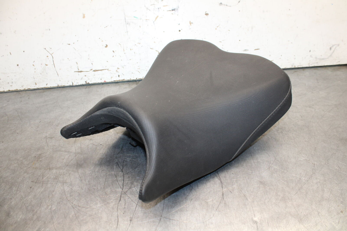 19-22 KAWASAKI Z400 FRONT DRIVERS SEAT PAD SADDLE PILLION BB738