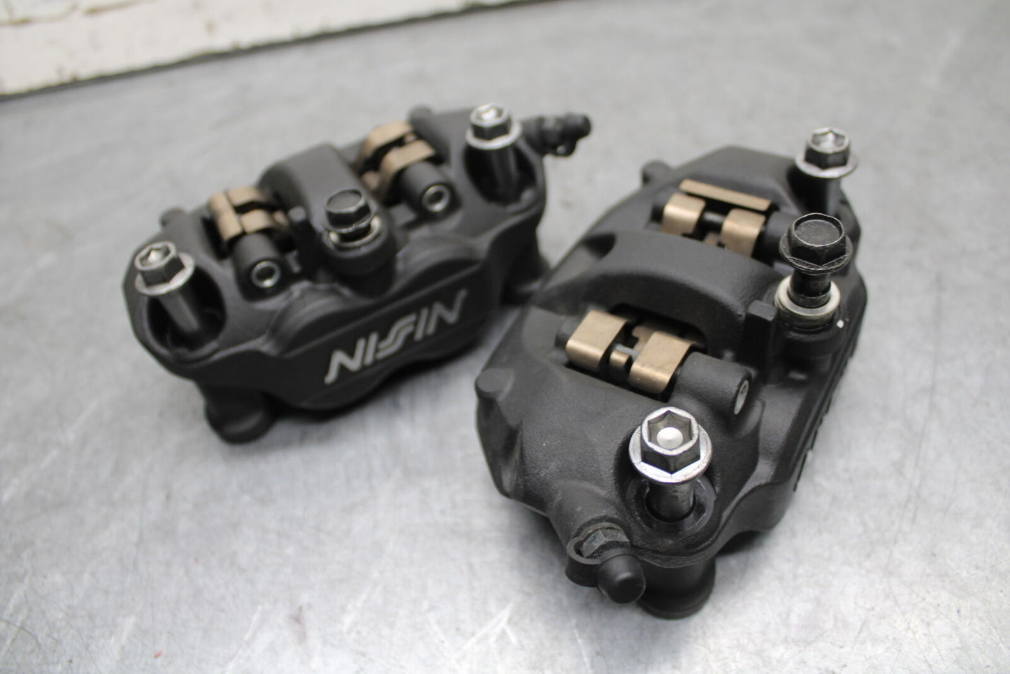 13-18 KAWASAKI NINJA ZX6R RIGHT LEFT FRONT BRAKE CALIPER SET PAIR CALIPERS BB666