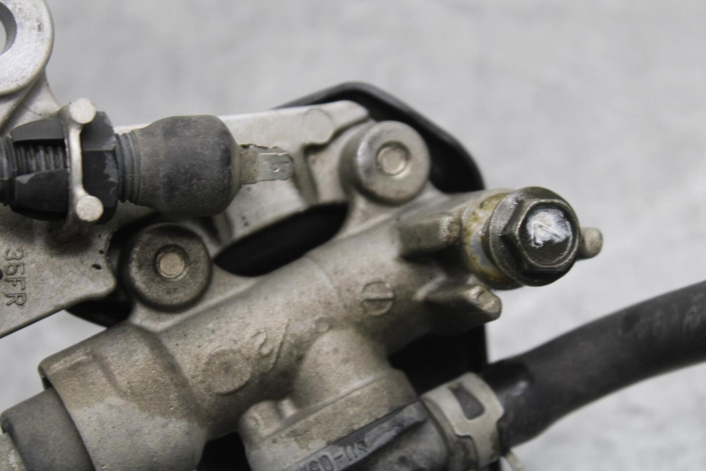 01-03 SUZUKI GSXR600 RIGHT REARSET REAR SET DRIVER FOOT PEG REST STOP BB633