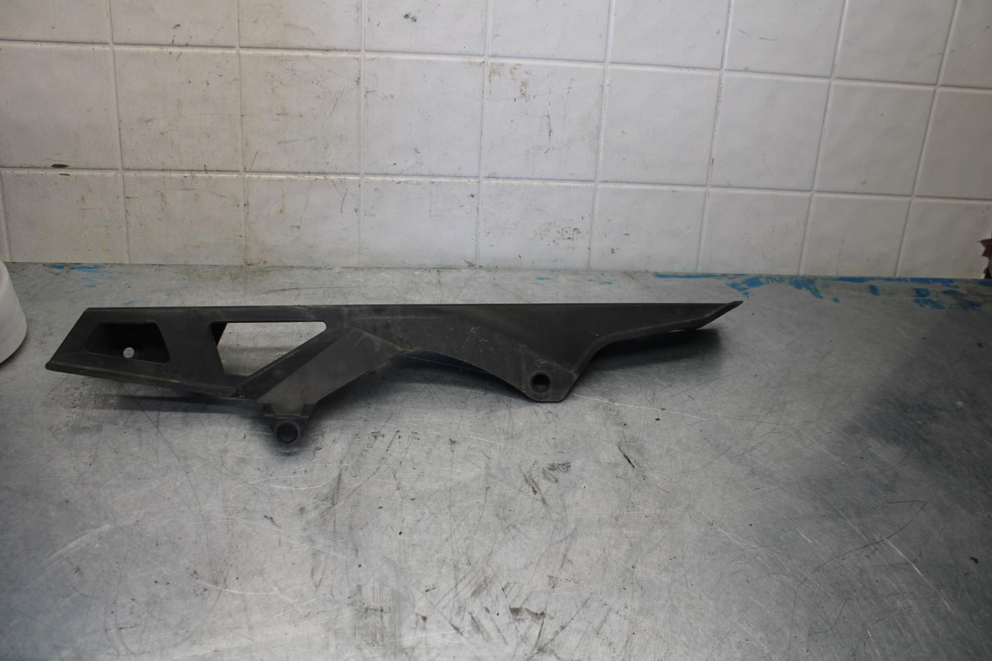 06-07 SUZUKI GSXR750 REAR BACK DRIVE CHAIN GUARD COVER SHIELD BB424
