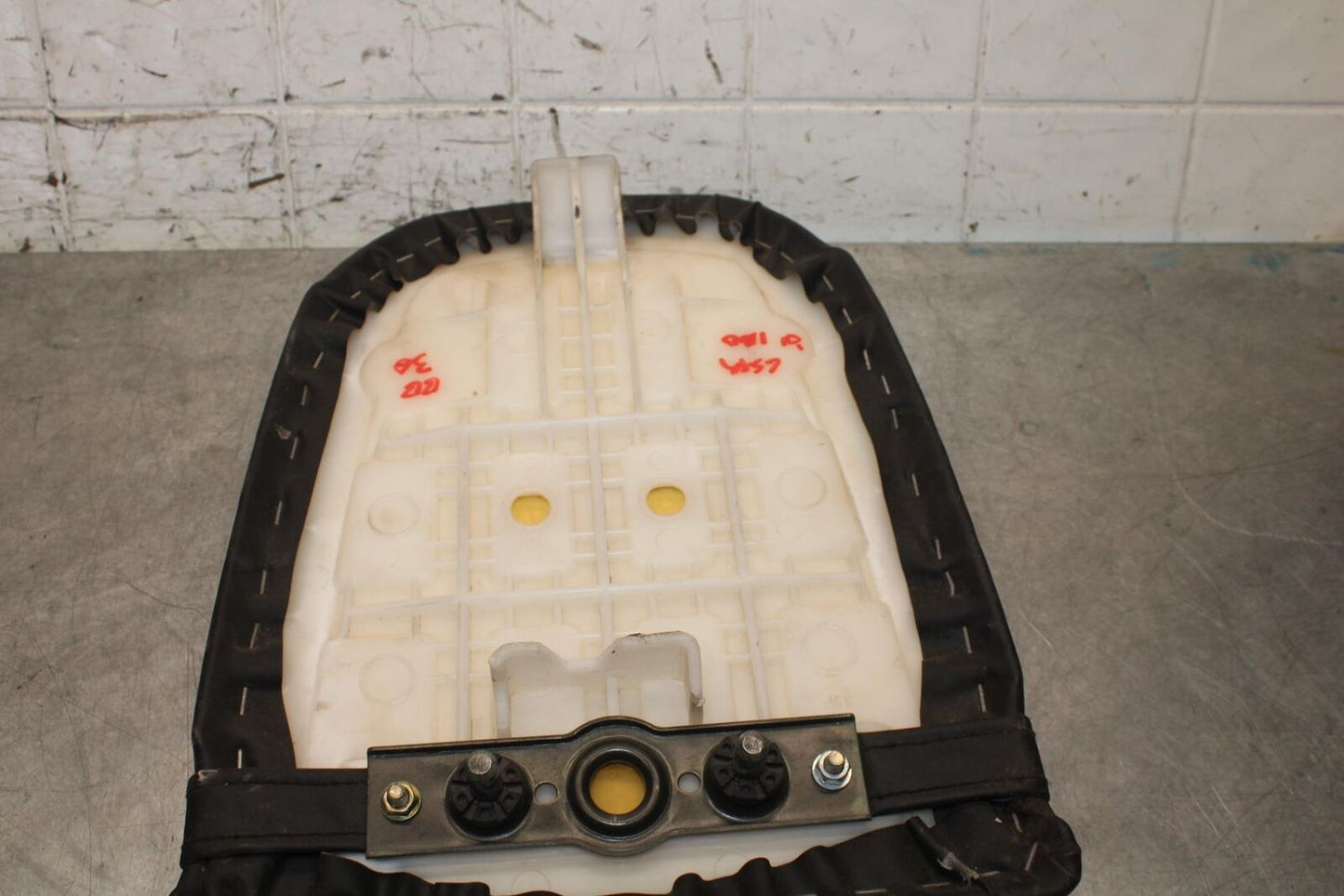 2001 Suzuki GSXR1000 REAR BACK PASSENGER TANDEM SEAT PAD SADDLE PILLION BB70