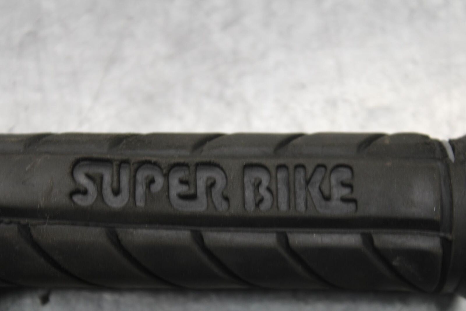 01-03 SUZUKI GSXR600 RIGHT THROTTLE GRIP BB639