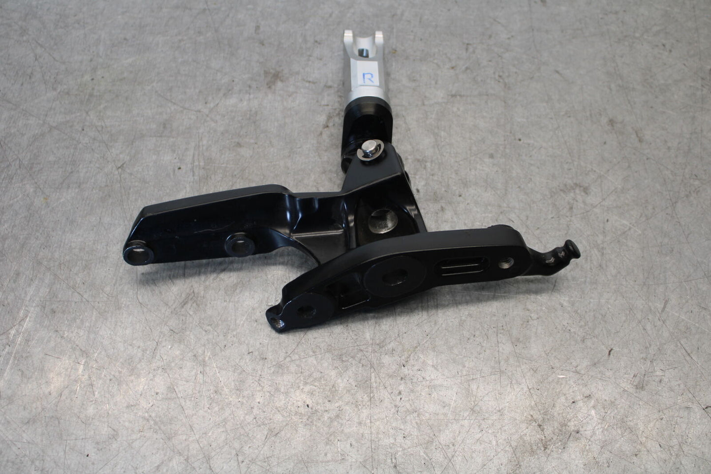 19-21 TRIUMPH SPEED TWIN 1200 RIGHT REARSET REAR SET DRIVER FOOT PEG BB653