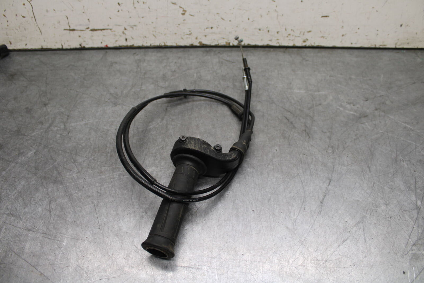 24-25 KAWASAKI NINJA ZX6R THROTTLE CABLE LINE HOUSING GUIDE BB726