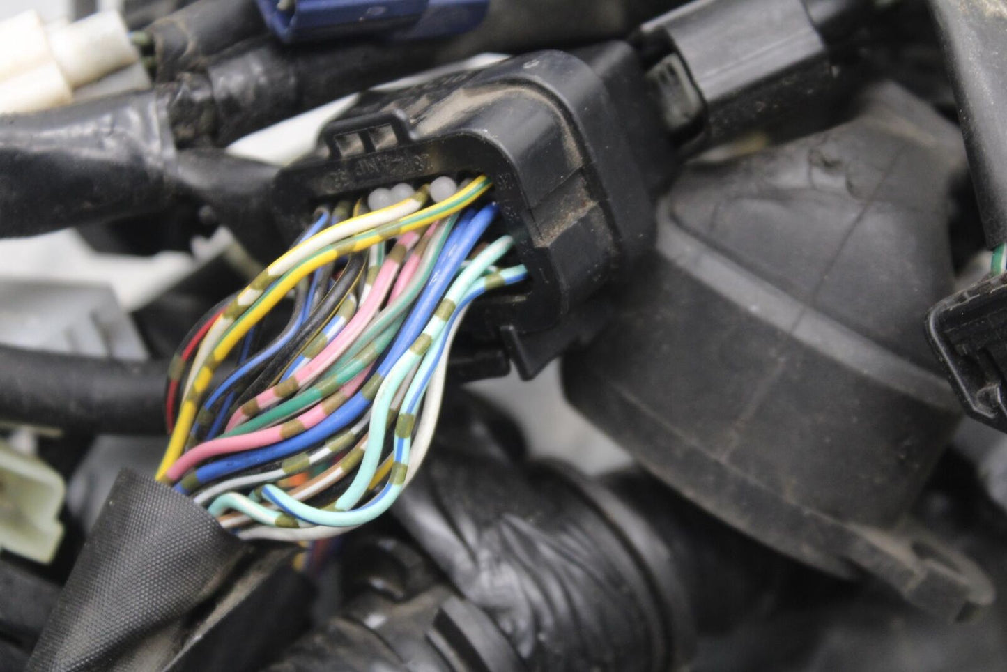2014 Yamaha FZ09 MAIN ENGINE WIRING HARNESS MOTOR WIRE 1RC-82590-10-00 BB81