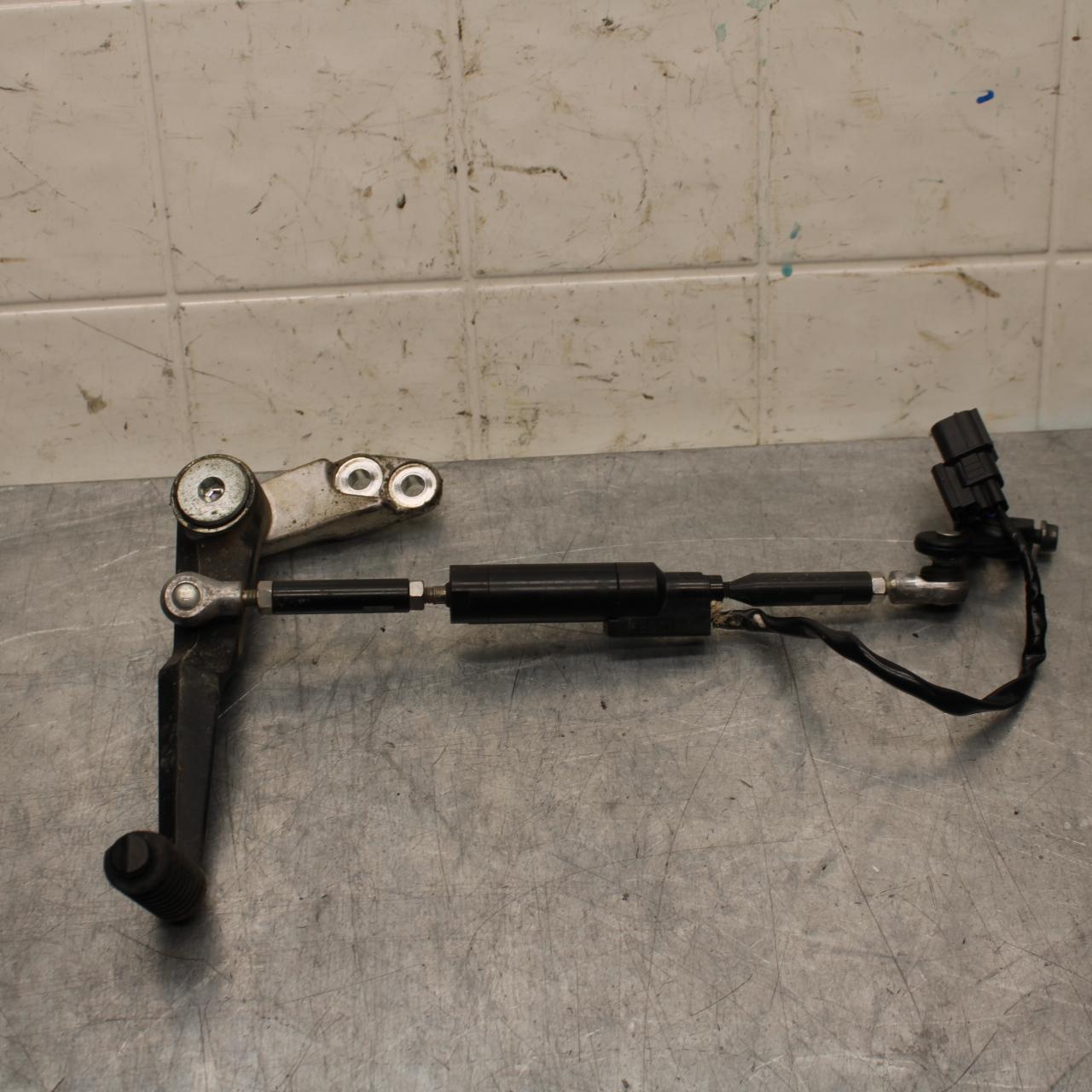 20 SUZUKI GSXR 1000 SHIFTER LINKAGE SHIFT LINK PEDAL BB597
