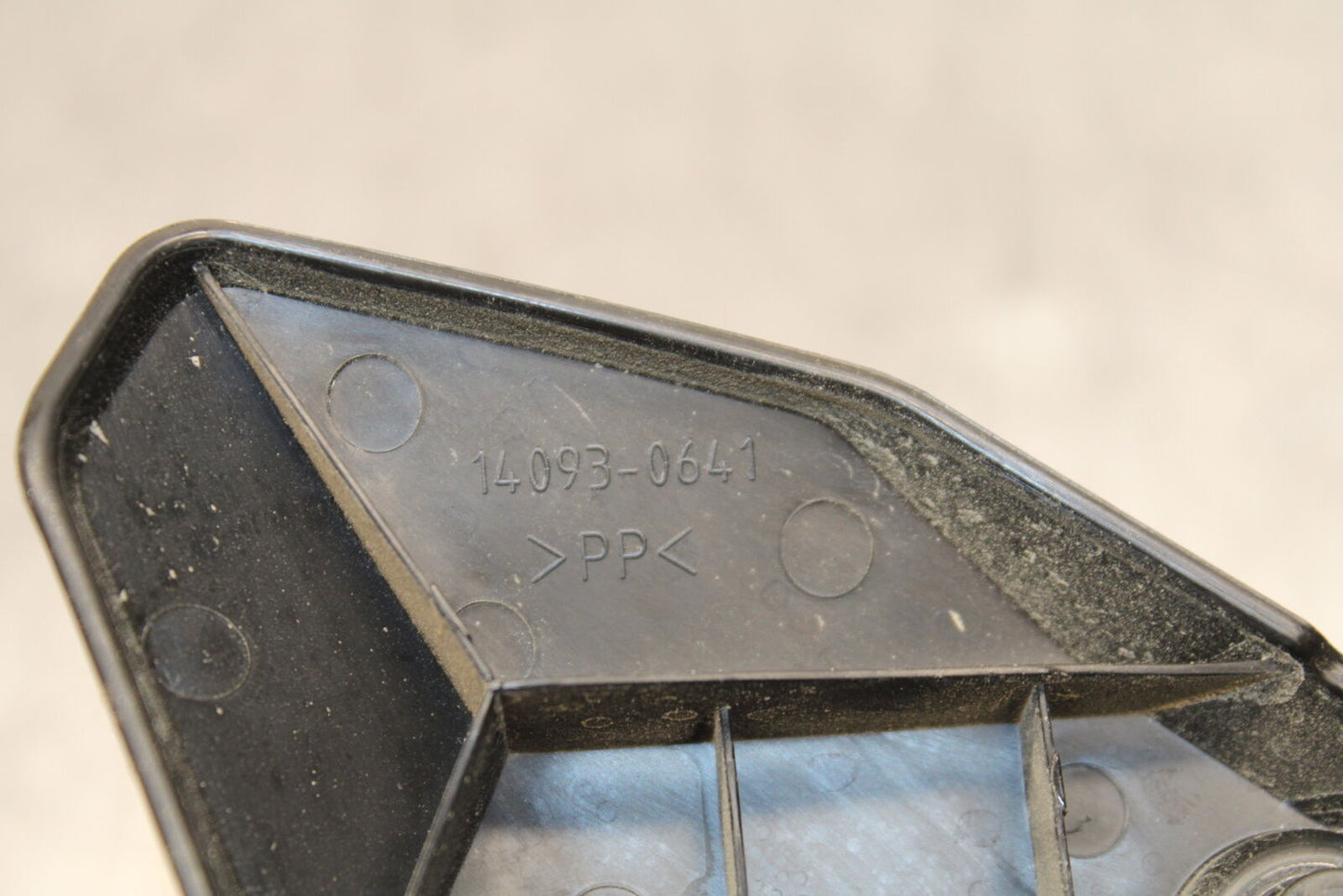 24 KAWASAKI NINJA 500 ABS RIGHT FRAME/ REARSET SIDE COVER COWL PANEL TRIM BB730