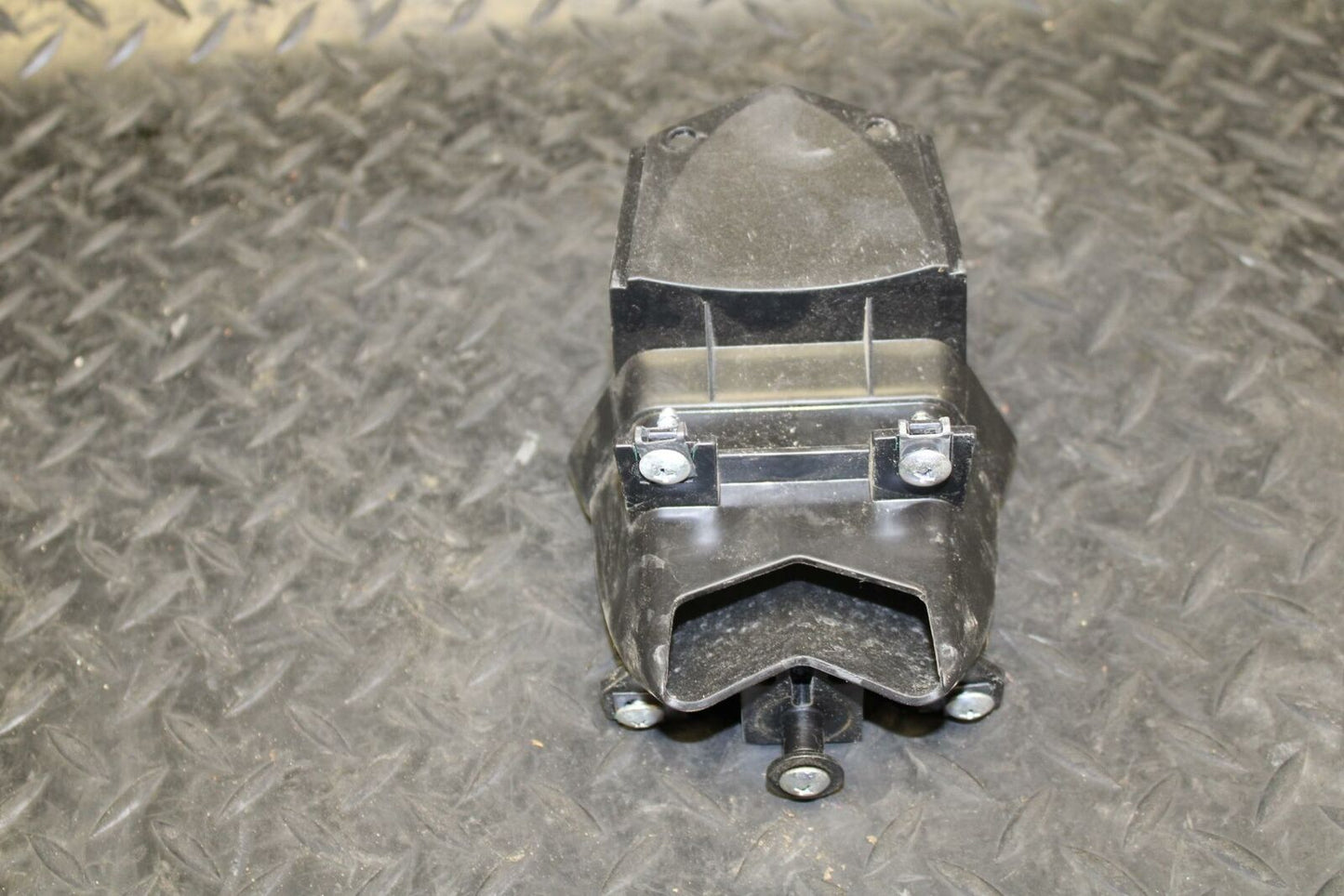 19 YAMAHA YZF R3 RAM AIR INTAKE TUBE DUCT BB177