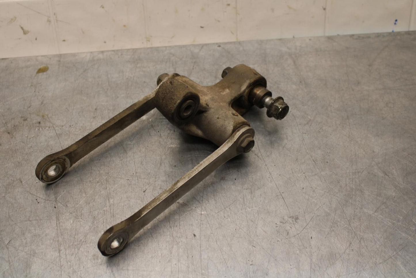 1999 Suzuki GSXR600 REAR DOGBONE SHOCK LINKAGE LINK 62600-34820 BB580
