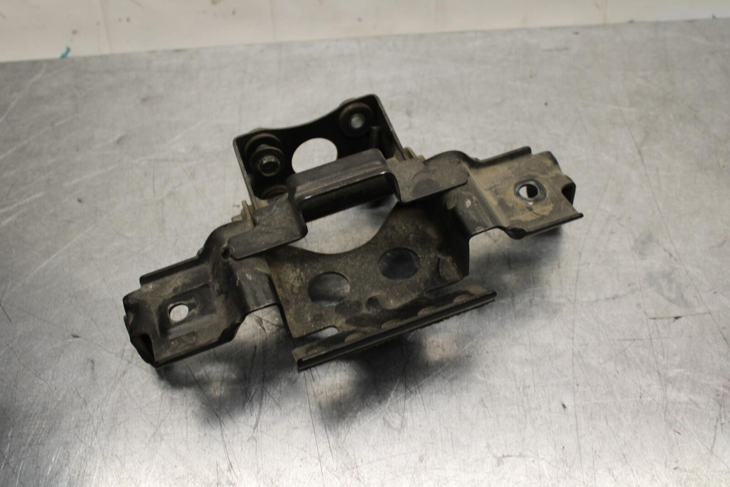 1999 Suzuki GSXR600 REAR BACK TAIL LIGHT MOUNT BRACKET BB580