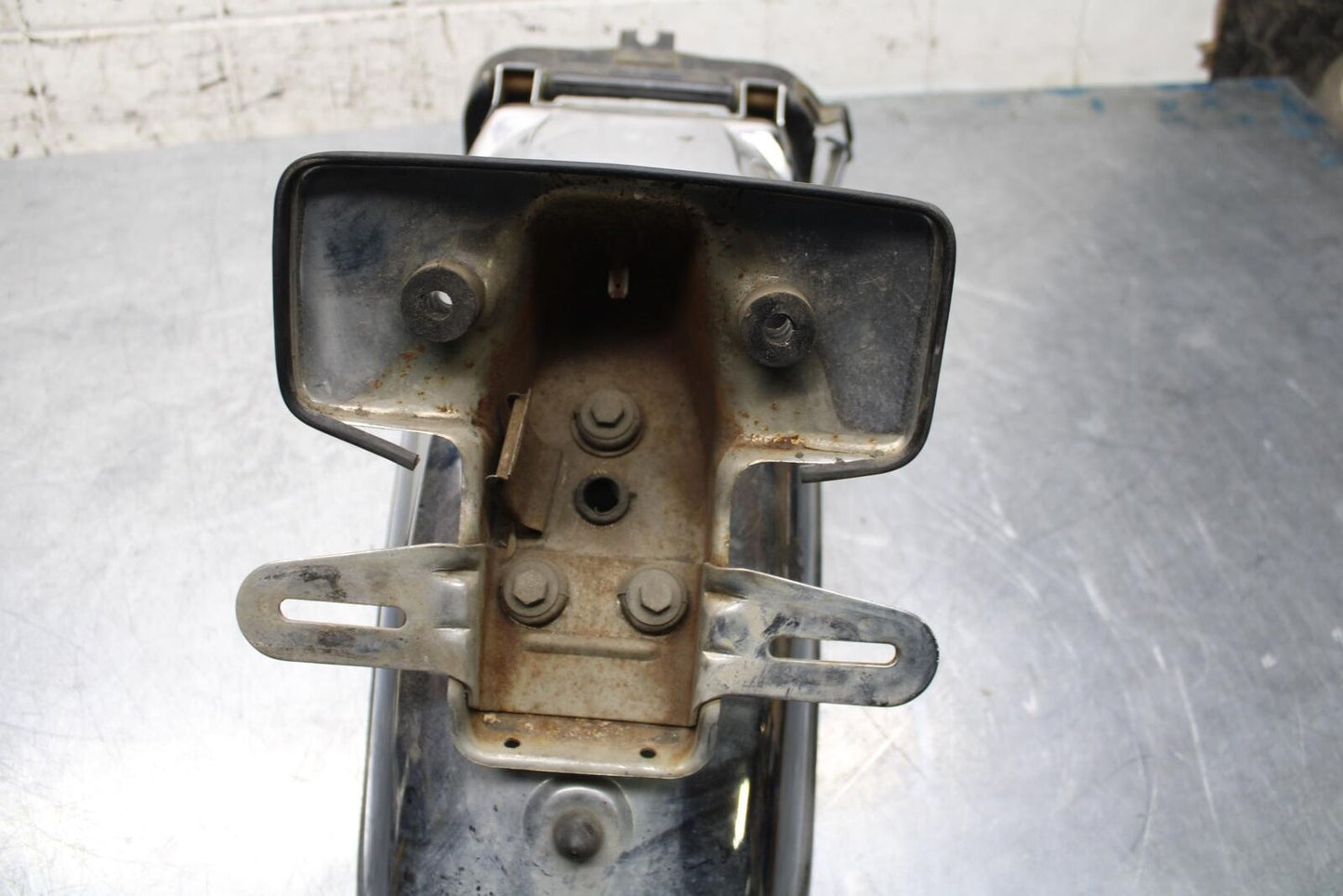 1979 Yamaha XS1100 REAR BACK WHEEL FENDER MUD GUARD 2H7-21613-00-91 BB572