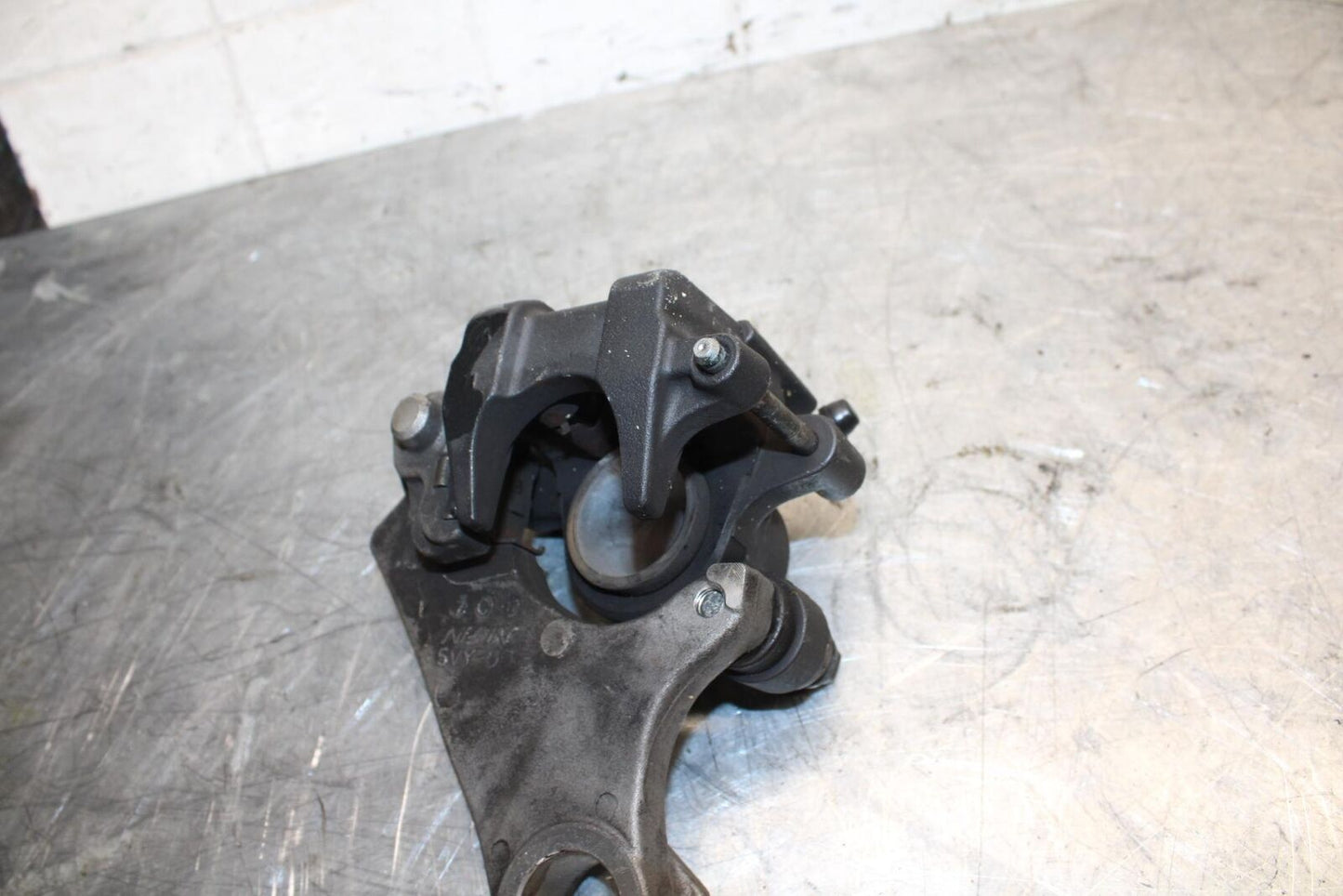 2007 Yamaha YZF R1 REAR BACK BRAKE CALIPER W MOUNT BRACKET 5VY-2580W-12-00 BB523