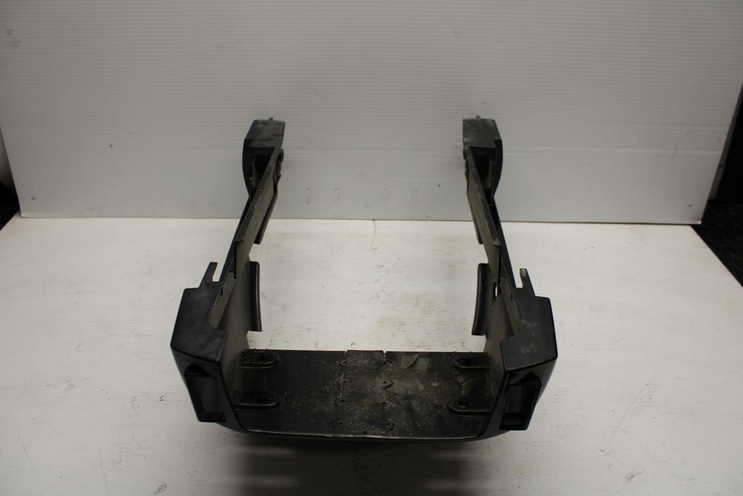 86-06 KAWASAKI CONCOURS 1000 ZG1000A CENTER REAR BACK TAIL FAIRING COWL BB292