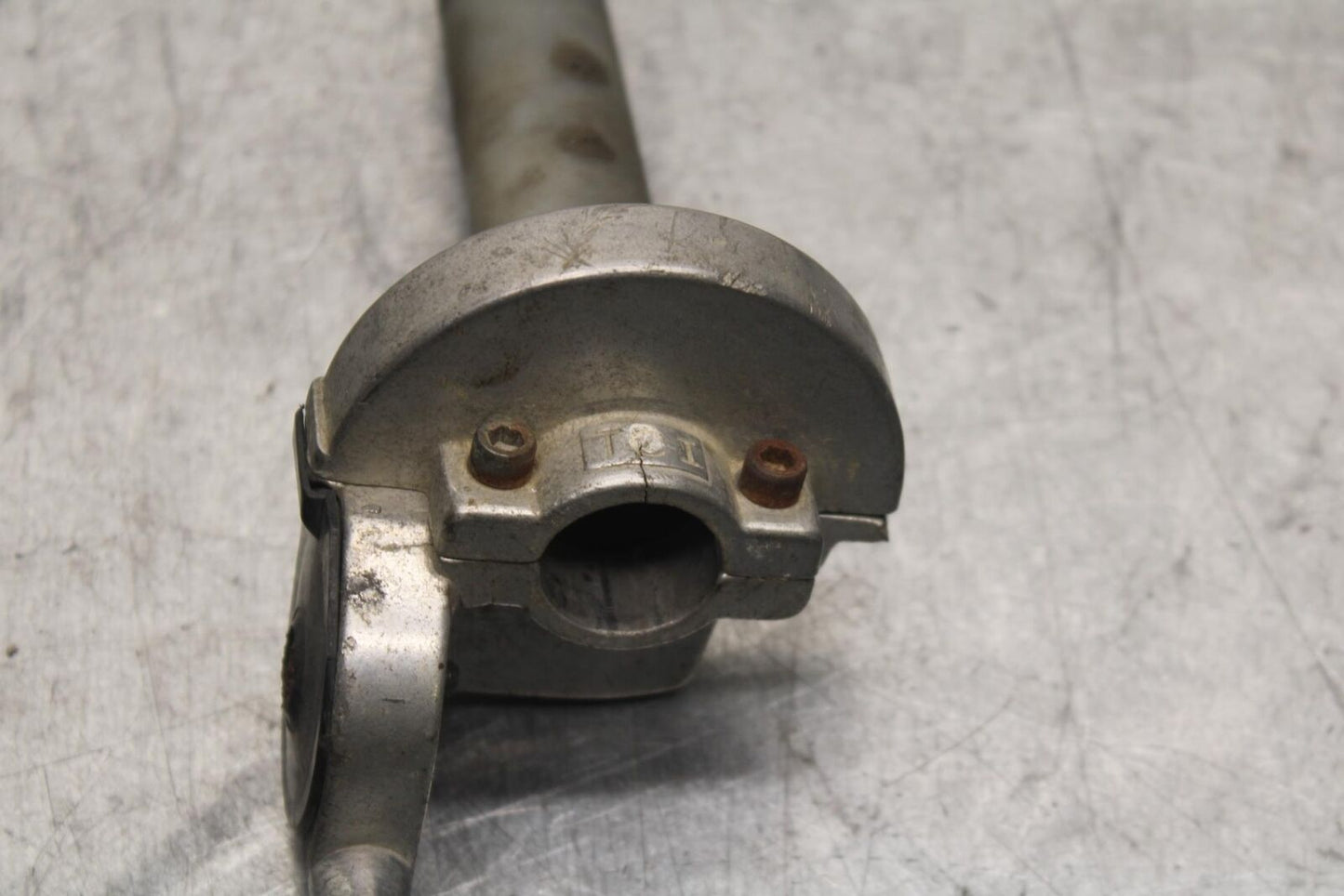 2005 Yamaha Banshee 350 YFZ350 RIGHT THROTTLE GRIP BB79