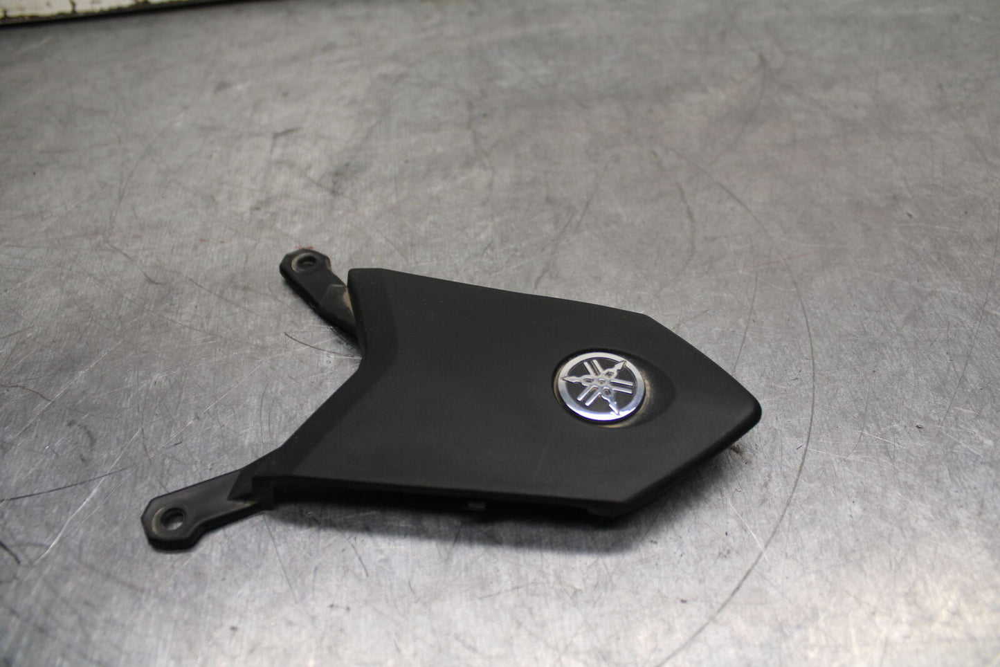 19-24 YAMAHA R3 CENTER REAR BACK TAIL FAIRING COWL BB736