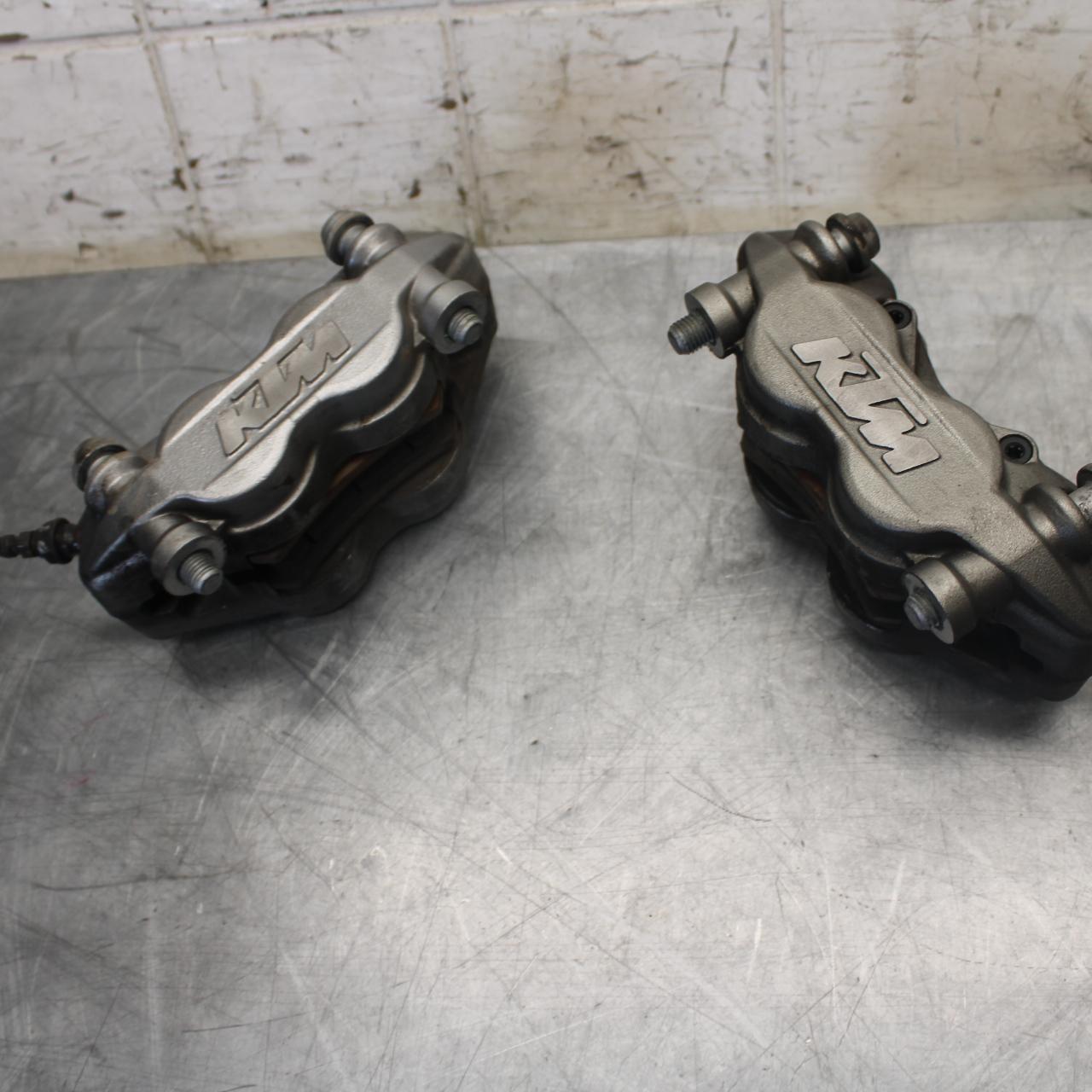 22 KTM 890 ADVENTURE RIGHT LEFT FRONT BRAKE CALIPER SET PAIR CALIPERS BB514