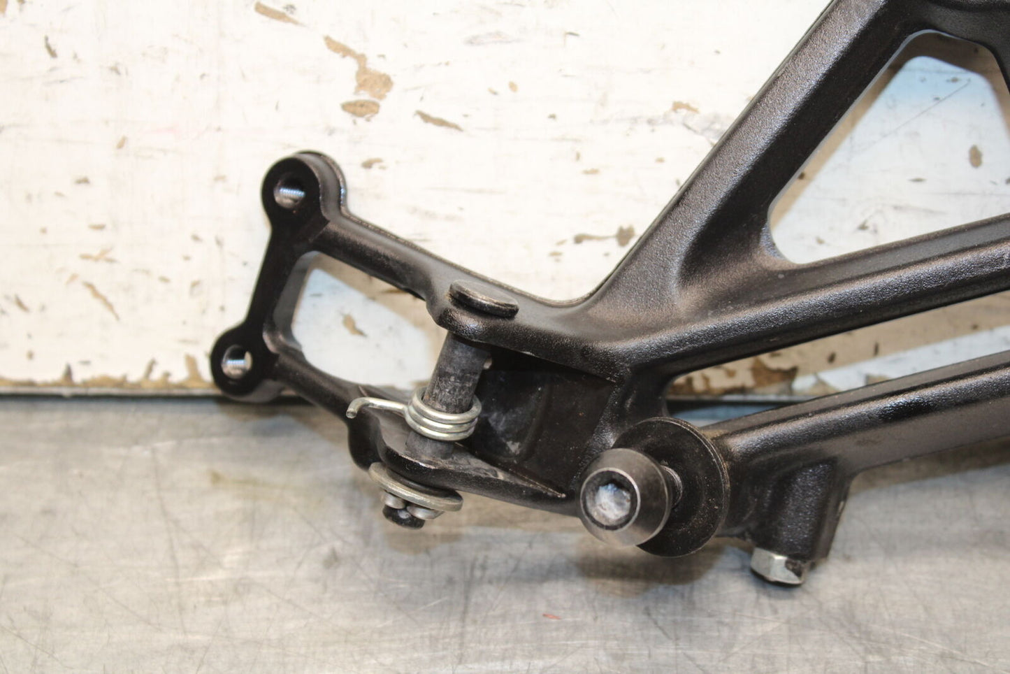 17-24 KTM 390 DUKE RIGHT REARSET REAR SET DRIVER FOOT PEG BRACKET MOUNT BB734